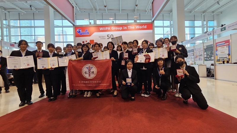 本校師生參加2023年高雄國際發明展獲五金三銀二銅及韓國大會特別獎，同體師生同賀。