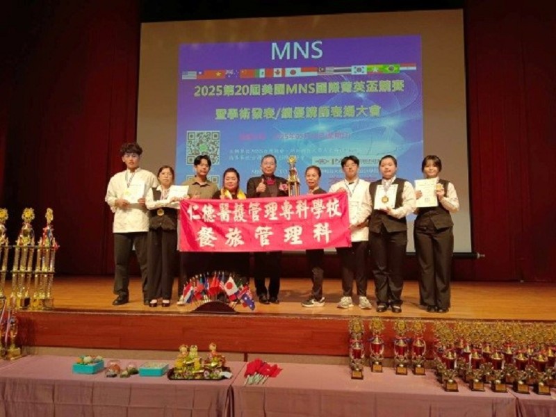 賀!114/05/18餐旅管理科李佩萱、林宗謙、黃亮綺、朱秉宥、黃芊金、周宥辰黃亮綺、黃芊金、等6位同學參加「2025第20屆美國密西根 MNS 國際菁英盃競賽」活動， 榮獲1金牌、1銀牌、2銅牌、1佳作。全體師生同賀!