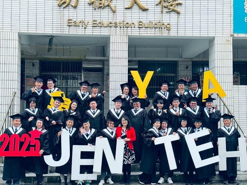 跨越海洋的「生命溫度」: 仁德醫專生命關懷事業科日本籍學生杉田佳世乃成為台灣首位獲得「喪禮服務丙級技術士」證照的外籍人士