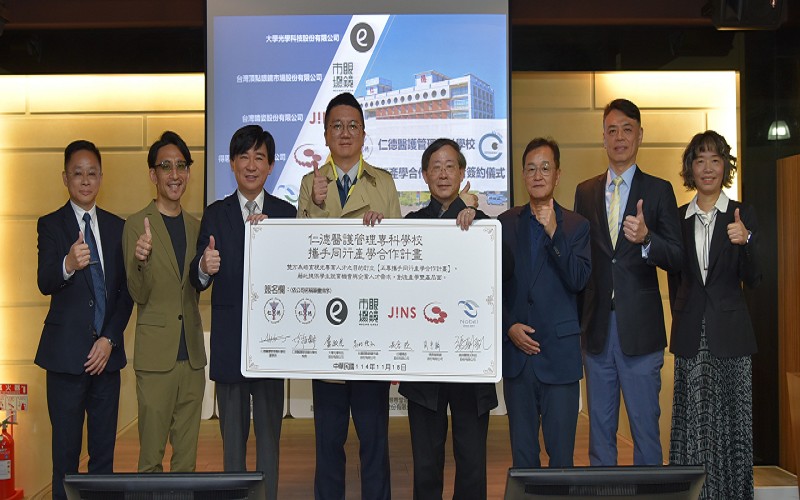 114-11-18產攜長官合照