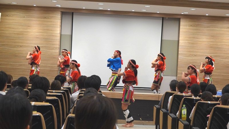 跨海的溫柔守護!日本醫療國際專門學校師生參訪仁德醫專 結緣「白沙屯媽祖御守」傳遞暖心祝福